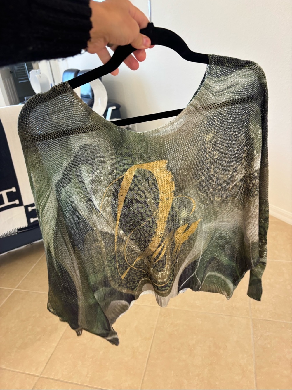 Green Crew-Neck Women's Sweater with Gold Graphic